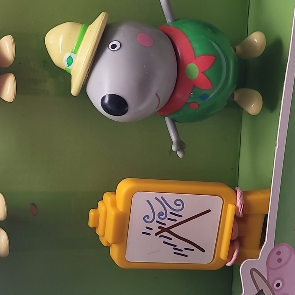 NIB Peppa Pig Peppa's Nature Day Woodland Club Pig Figures New - Picture 4 of 6